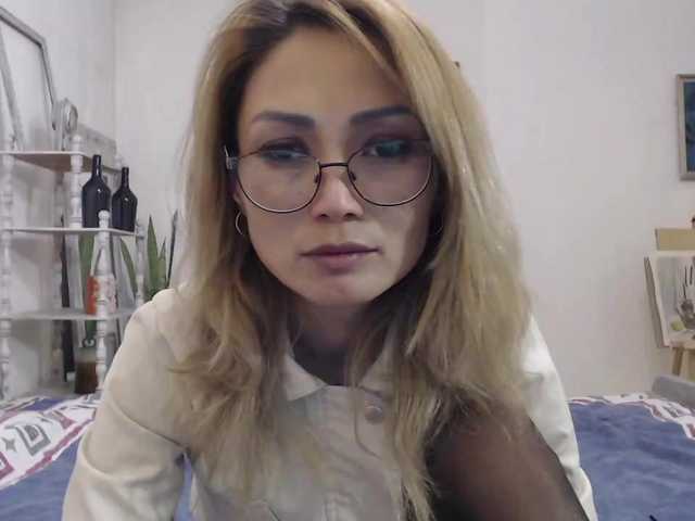 Live sex webcam photo for LiliToli1 #287998093