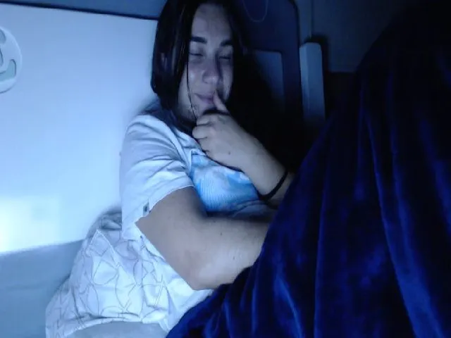 Live sex webcam photo for Joanne7 #265337286