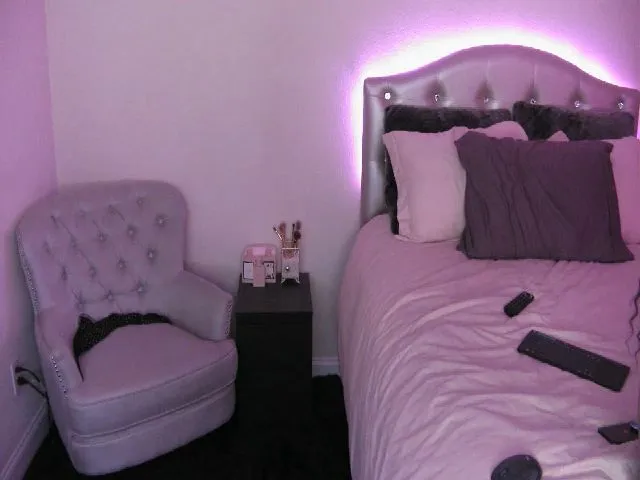 Live sex webcam photo for MeganMaxine #261100509