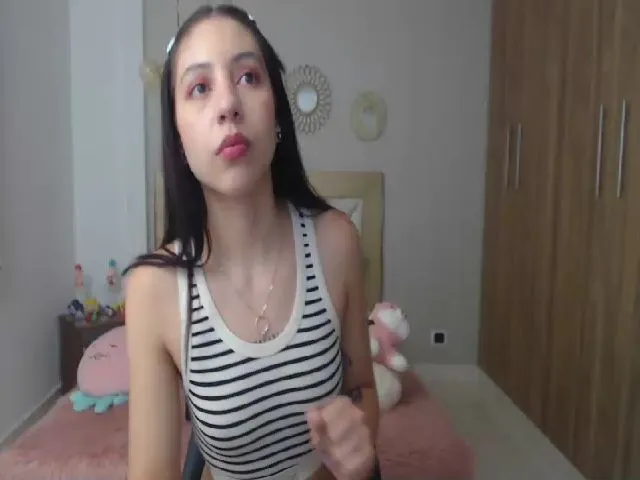 Live sex webcam photo for Emily_evans18 #254660448