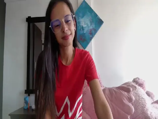Live sex webcam photo for Aliicia #253533119