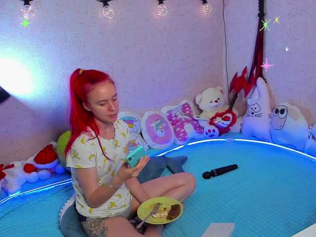 Live sex webcam photo for KiraLiLime #287990028