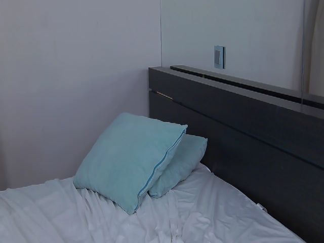 Live sex webcam photo for APRIL_BROWNN #259945167