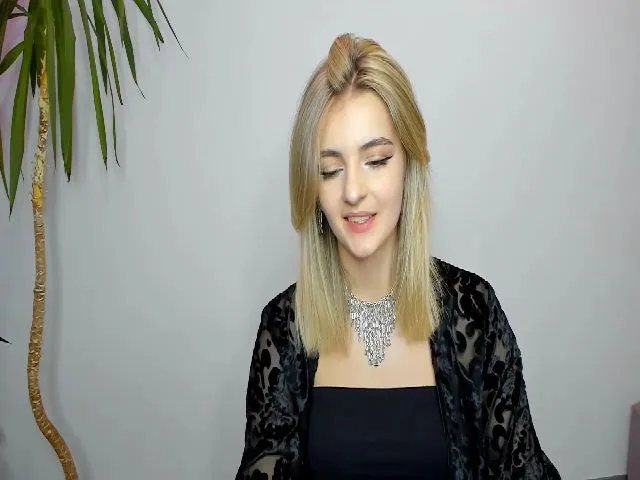 Live sex webcam photo for HelelGretta #261789355