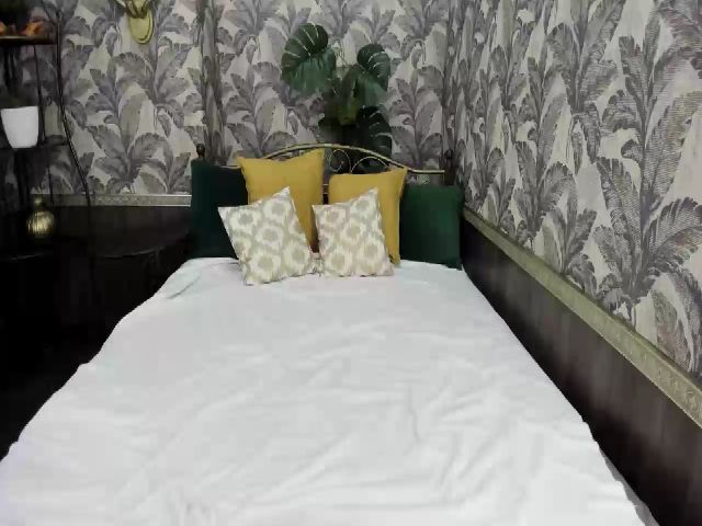 Live sex webcam photo for BlueAngelYumy #255880123