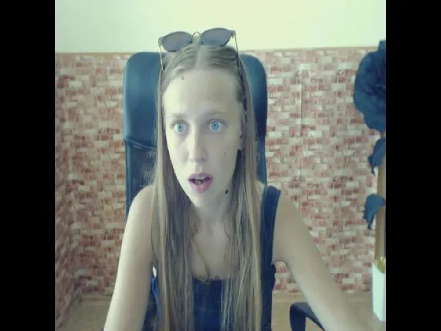 Live sex webcam photo for SshyTeen #255614207