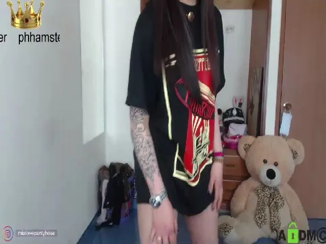 Live sex webcam photo for Miahot21 #264411963