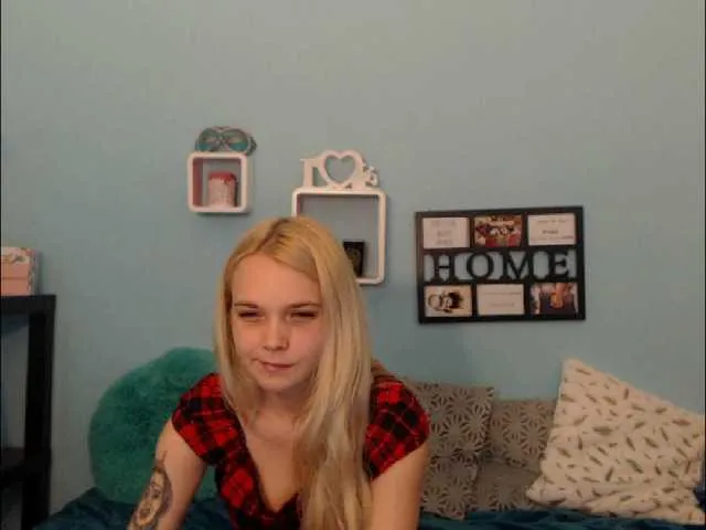Live sex webcam photo for AnnaHappy18 #241395676