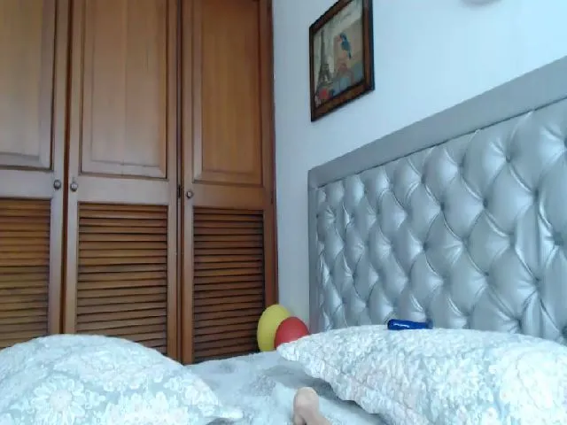 Live sex webcam photo for HelenHill #253536882