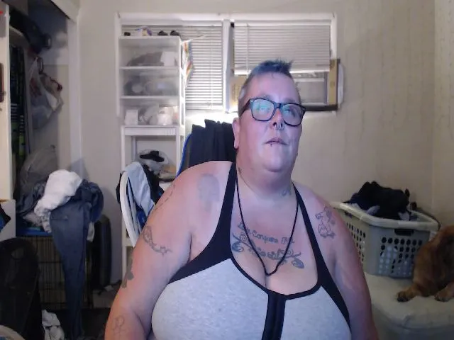 Live sex webcam photo for PunkChick420 #264171025