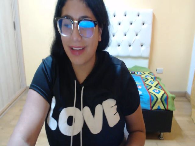 Live sex webcam photo for Aishafoxxx #252654285