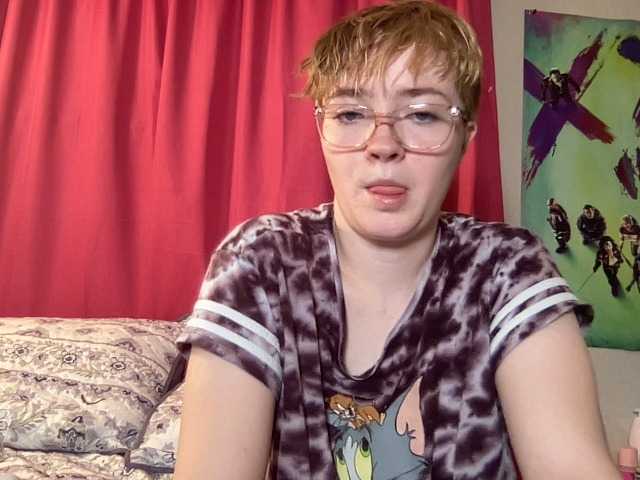 Live sex webcam photo for CandyBurger21 #241267251