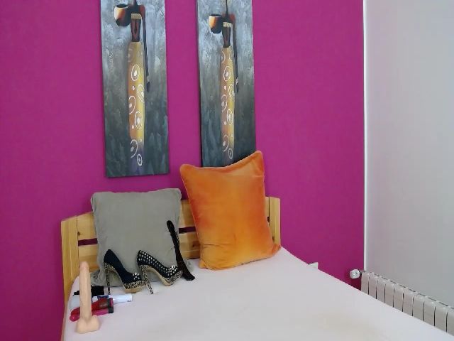 Live sex webcam photo for BustyxxHelen #256169287