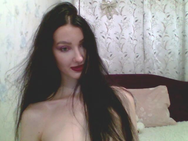 Live sex webcam photo for GirlPlayy #253975395