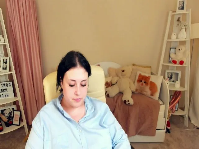 Live sex webcam photo for SerahMirabeli #259944305