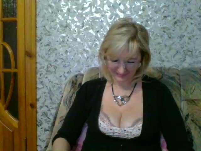 Live sex webcam photo for RoseQMagic #240943552
