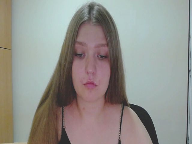 Live sex webcam photo for YummySwetts #260834732