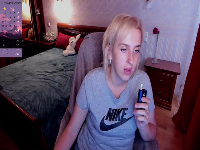 Live sex webcam photo for VictoriaJons5 #252796306