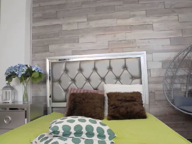 Live sex webcam photo for MissElisabeth #257819922