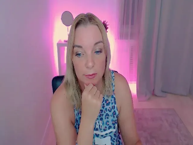 Live sex webcam photo for ReganLovely #264038906