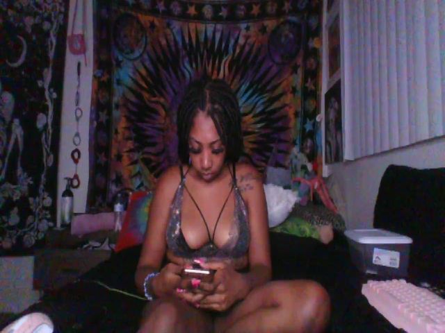 Live sex webcam photo for hennyhoneypot #256238109