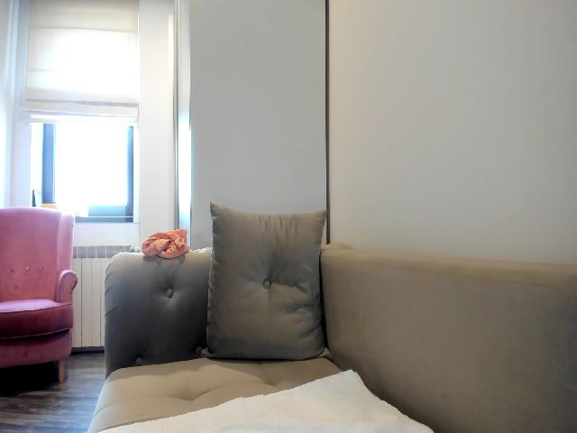 Live sex webcam photo for Alenaxoxo #252458071