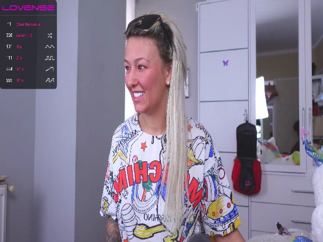 Live sex webcam photo for AliciaRey #264102919