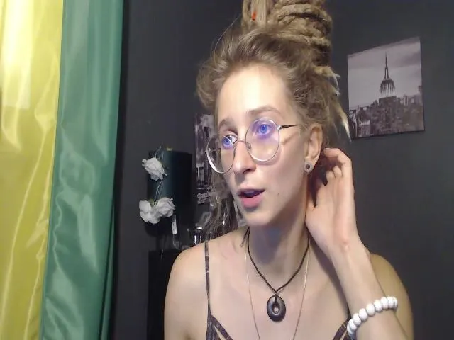 Live sex webcam photo for KINKYkeira #260700474