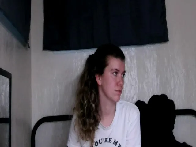 Live sex webcam photo for Trixiegirl3 #263434696