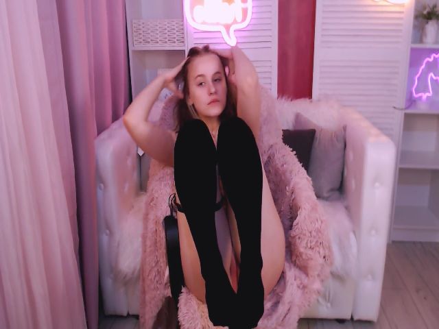 Live sex webcam photo for LynneDawson #255421988