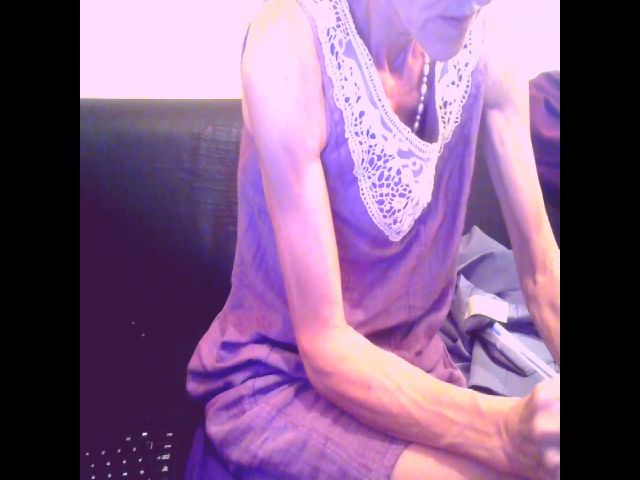 Live sex webcam photo for Sexygeny #254990977