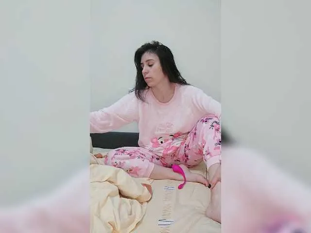 Live sex webcam photo for HotyWinter84 #242546512