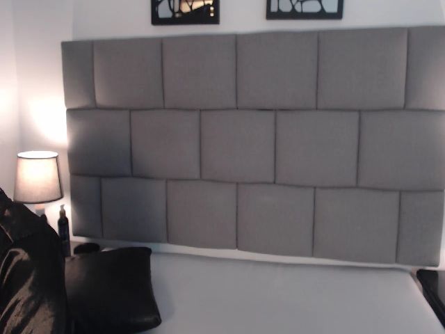 Live sex webcam photo for Kailyn_ #256071405