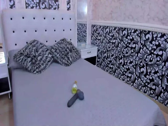 Live sex webcam photo for CurvyBlue #262291065