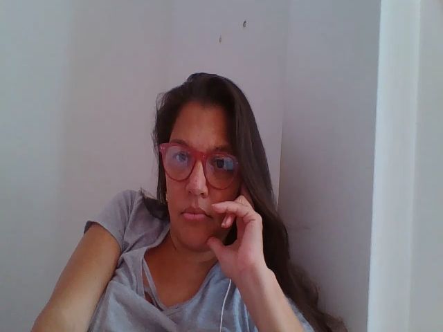 Live sex webcam photo for SweetLola01 #253474020