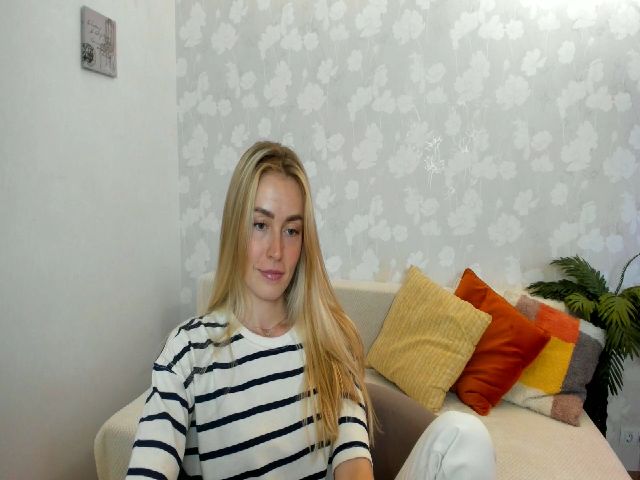 Live sex webcam photo for MissisRexa #255591648