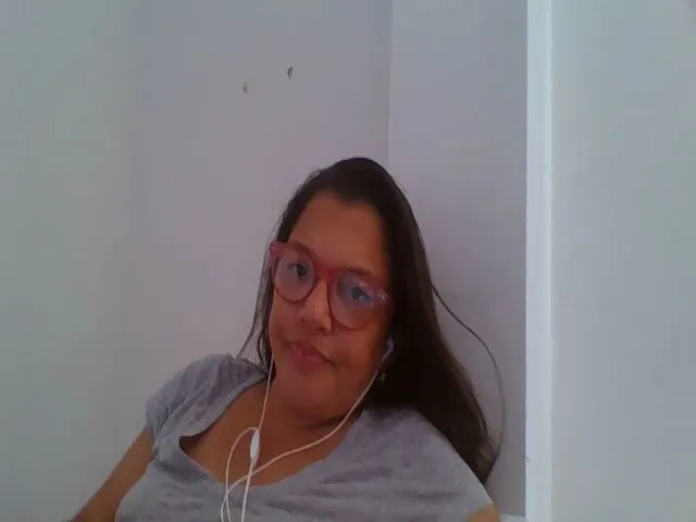 Live sex webcam photo for SweetLola01 #255119195