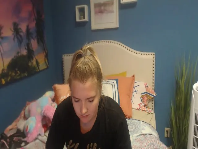 Live sex webcam photo for SnowWhiteXxxx #256622009