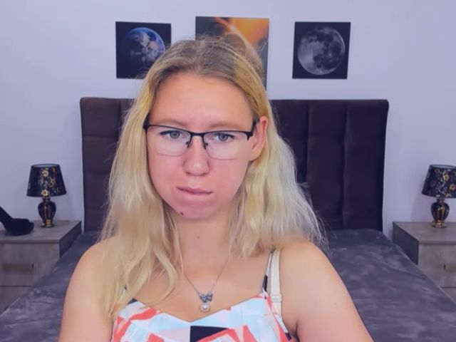 Live sex webcam photo for LizaSwan #255885866