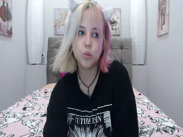 Live sex webcam photo for Helokit #254393267