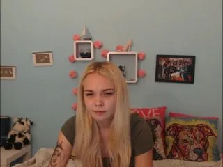 Live sex webcam photo for AnnaHappy18 #240580771