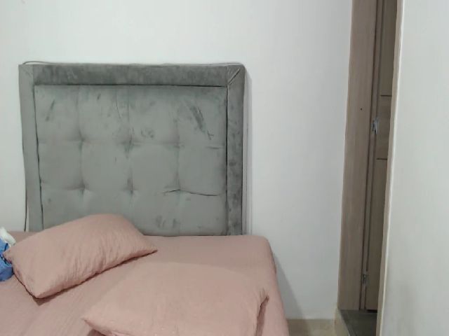 Live sex webcam photo for Noha_24_ #253853367