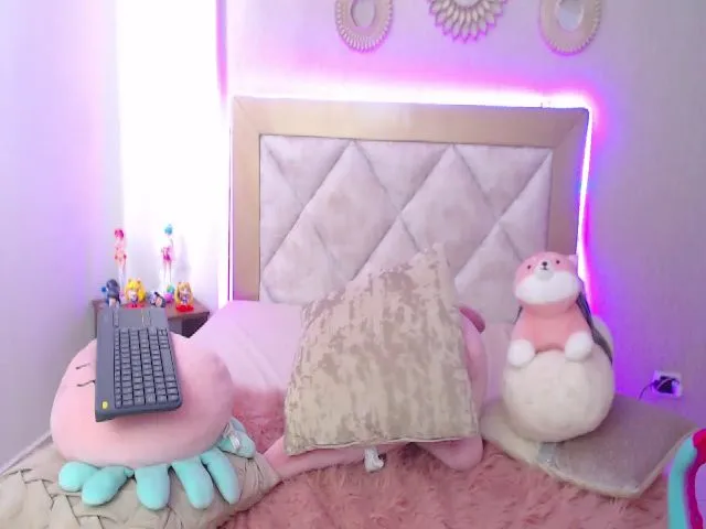 Live sex webcam photo for Sophie_pink18 #253860977