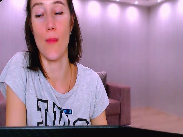 Live sex webcam photo for ALYONKA__ #260081697