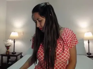 Live sex webcam photo for Kiara--69 #240870868