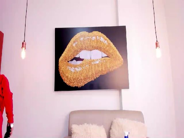 Live sex webcam photo for Roseann__ #264424970