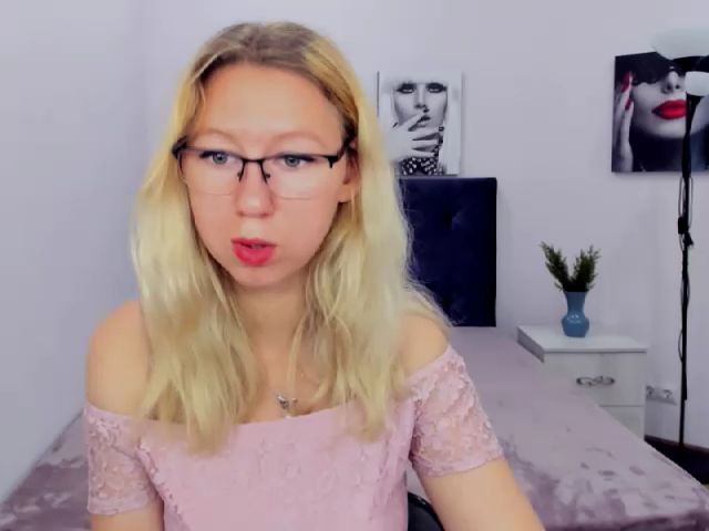 Live sex webcam photo for LizaSwan #254029428