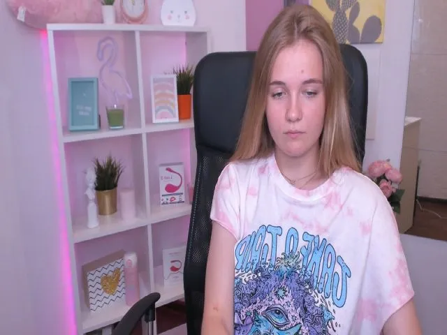 Live sex webcam photo for SweetMilkis #254870772