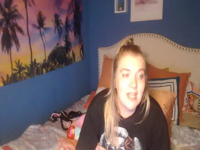 Live sex webcam photo for SnowWhiteXxxx #255214099