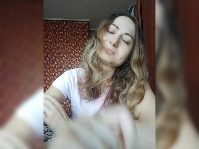 Live sex webcam photo for LuxViola #255312726